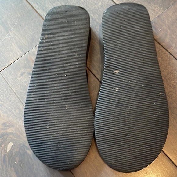 Black Colin Stuart Platform Flip Flops - Picture 2 of 2